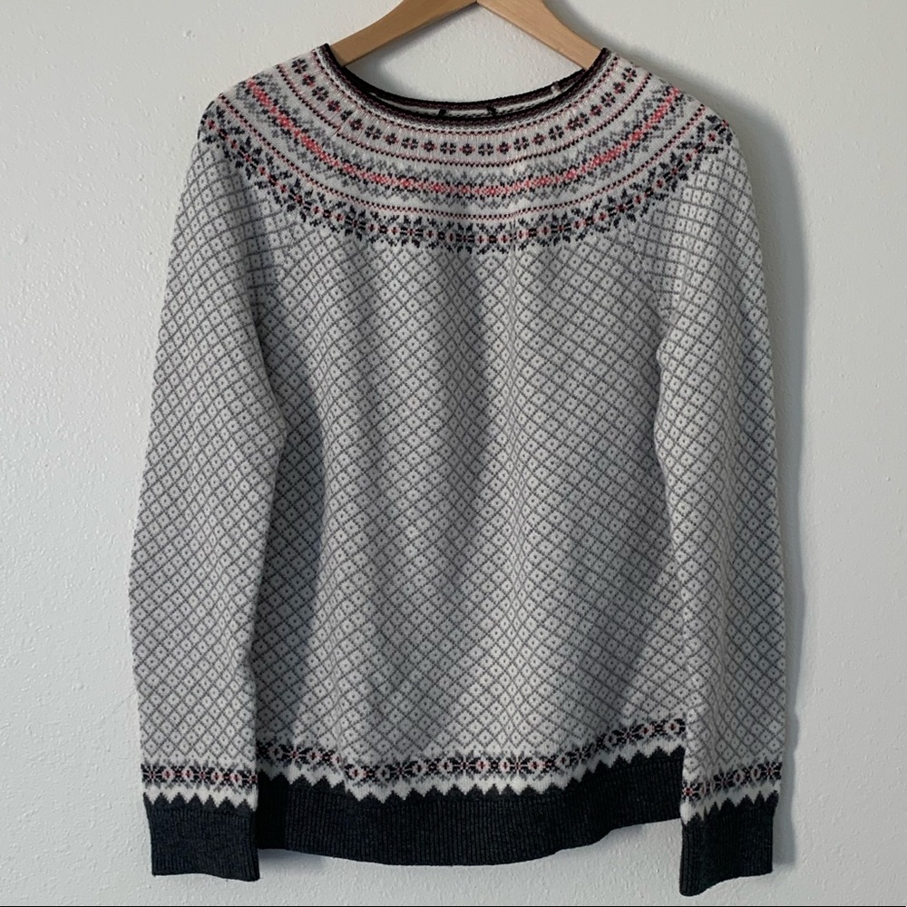 {SOLD} LOFT | Grey and White Fair Aisle Crew Neck Sweater with Pink Accent